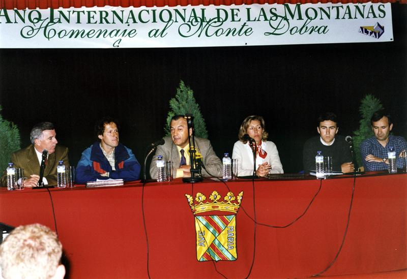 Apertura Homenaje al Monta Dobra – Cabaret Oassis (Torrelavega,6 de mayo de 2002)